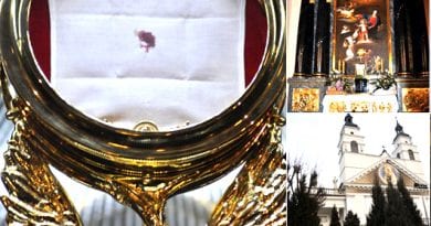 Incredible Eucharistic Miracle: “Impossible to reproduce by humans means”