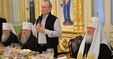 Signs: Putin Hails ‘traditional values’ in Historic Meeting with Russian Orthodox Bishops