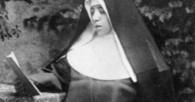 The strong message that Jesus gave to Sister Menendes. These powerful words will let you face the difficulties of this day…”This wound, that of the Heart, is a divine volcano”.