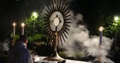 Holy Saturday: “I am calling you to adore Him, to ceaselessly give Him thanks, and to be worthy.”   Spend a minute in Adoration in Medjugorje with this video… Our Lady calls…do this today for the Queen of Peace…Be with Jesus.
