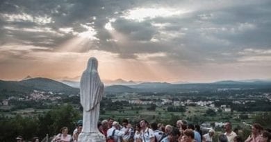 Medjugorje: “Satan is strong and wants to destroy not only human life but also nature and the planet on which you live. Already only the rosary can do miracles in the world and in your life” November 18, 2019