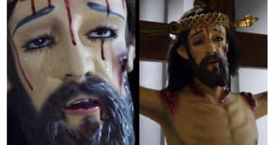 VIRAL VIDEO -Mexico parish with statue of Christ weeping at a priest’s funeral. ‘Teacher, teacher, come here, the Christ is crying‘.